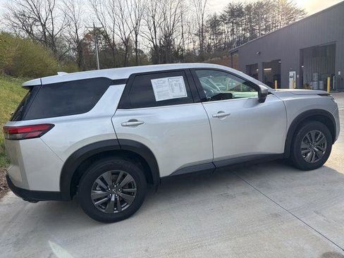 Used 2022 Nissan Pathfinder S image 5