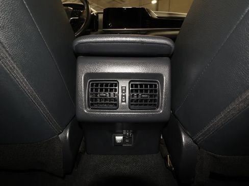 Used 2025 Toyota Camry SE image 29