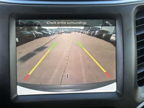 Used 2019 Jeep Cherokee Trailhawk w/ Cold Weather Group AWD/4WD image 18