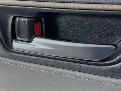 Used 2024 Toyota Venza XLE image 14