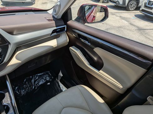 Used 2021 Toyota Highlander Platinum FWD image 20