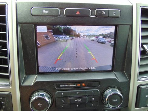 Used 2020 Ford F150 Lariat image 28