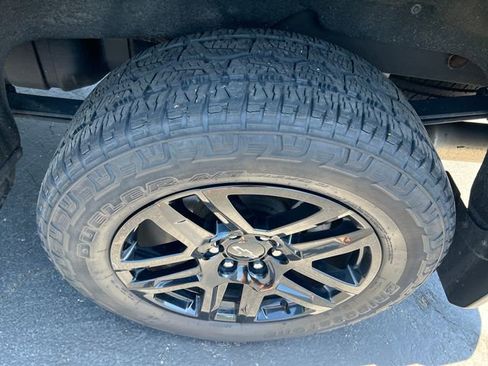 Used 2020 Chevrolet Silverado 1500 LT Trail Boss w/ Midnight Edition AWD/4WD image 23