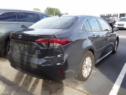 Used 2025 Toyota Corolla XLE FWD image 4