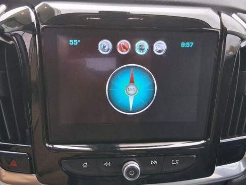 Used 2018 Chevrolet Traverse LT image 25