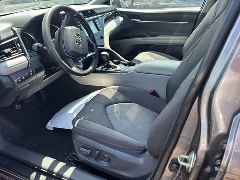 Used 2019 Toyota Camry LE FWD image 5
