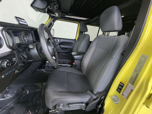Used 2024 Jeep Wrangler Unlimited w/ Convenience Group AWD/4WD image 13