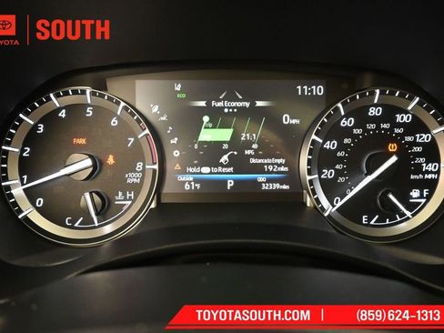 Used 2022 Toyota Highlander XLE AWD/4WD image 12