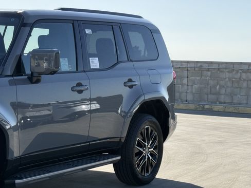 New 2026 Lexus GX 550 AWD/4WD image 9