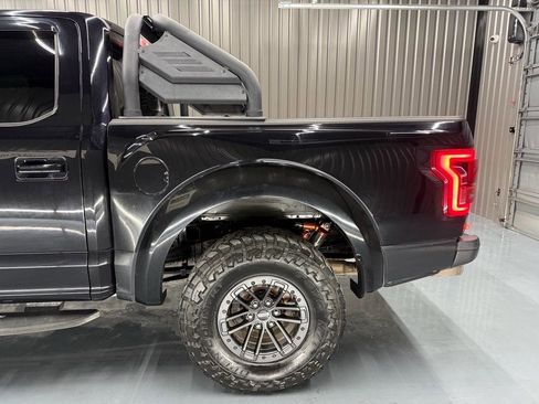 Used 2019 Ford F150 Raptor w/ Equipment Group 802A Luxury image 5