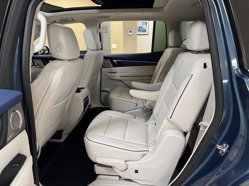 Used 2025 Buick Enclave Avenir w/ LPO, Floor Liner Package image 22