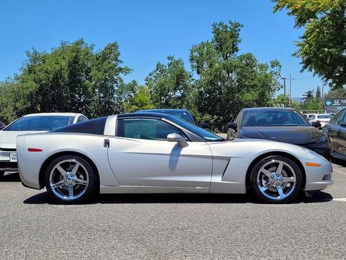 Used 2005 Chevrolet Corvette Coupe w/ Preferred Equipment Group RWD image 5