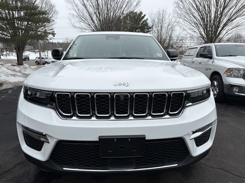 Used 2023 Jeep Grand Cherokee Limited w/ Luxury Tech Group II AWD/4WD image 2