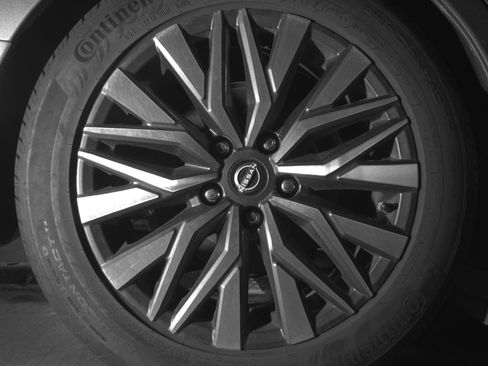 Used 2025 Nissan Altima 2.5 SV FWD image 15