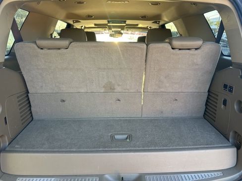 Used 2017 GMC Yukon SLT w/ Premium Edition image 9