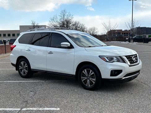 Used 2020 Nissan Pathfinder SV image 6