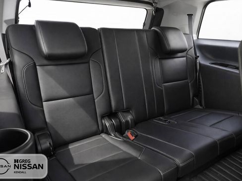 Used 2019 Chevrolet Tahoe LT w/ Luxury Package RWD image 12