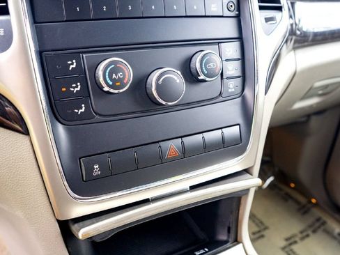 Used 2012 Jeep Grand Cherokee Laredo RWD image 18