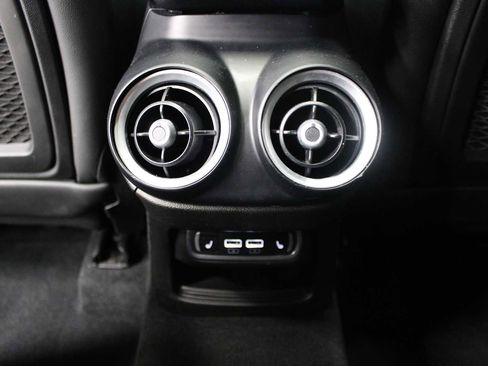 Used 2022 Alfa Romeo Stelvio Veloce image 38