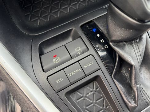 Used 2019 Toyota RAV4 LE image 33