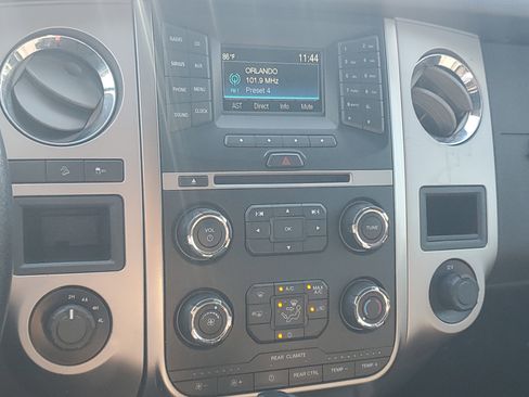 Used 2017 Ford Expedition XLT image 22