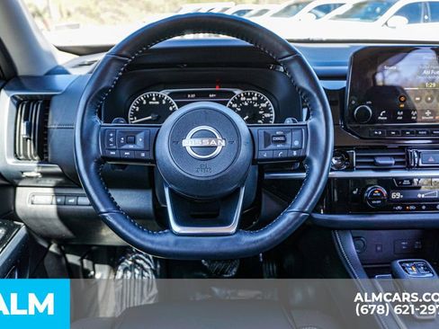 Used 2025 Nissan Pathfinder SL image 29