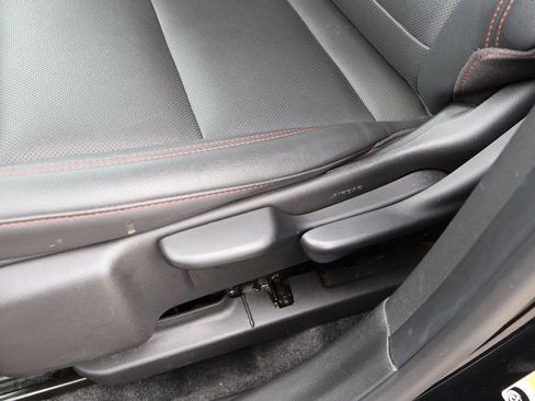 Used 2024 Chevrolet Trax RS w/ Sunroof Package image 35