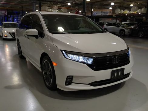 Used 2023 Honda Odyssey Elite image 5