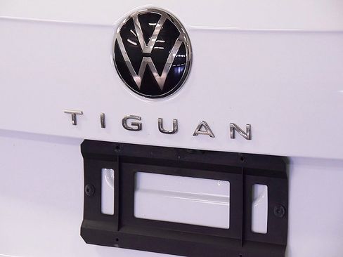 Used 2022 Volkswagen Tiguan S image 11
