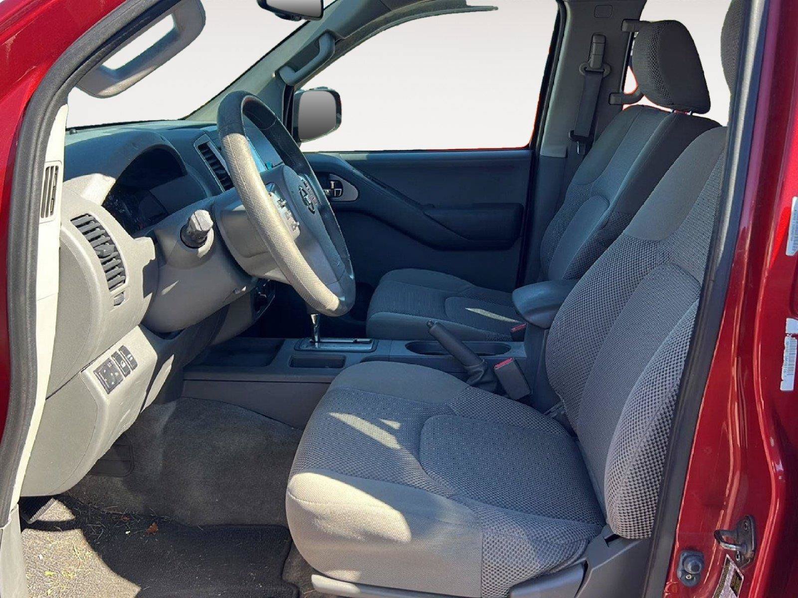 Used 2013 Nissan Frontier SV w/ SV Value Truck Pkg AWD/4WD image 16