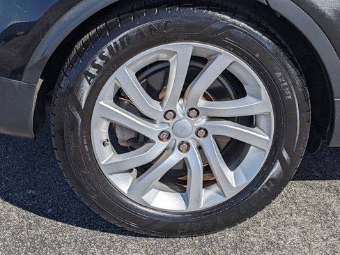 Used 2017 Land Rover Discovery HSE image 12