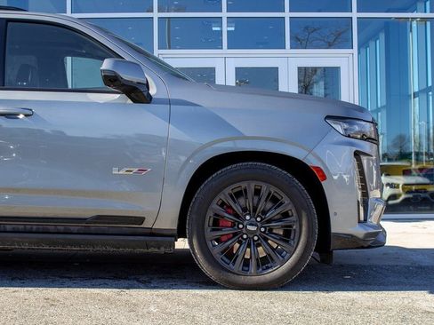 Used 2023 Cadillac Escalade V w/ LPO, ONYX Package image 5