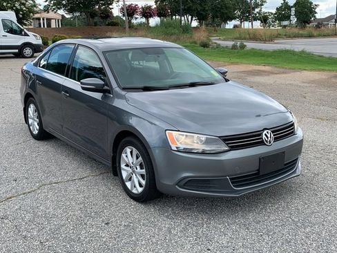 Used 2013 Volkswagen Jetta SE FWD image 3