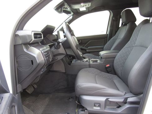 Certified 2025 Toyota Tacoma SR5 AWD/4WD image 14