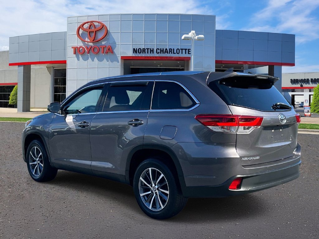 Used 2019 Toyota Highlander XLE FWD image 4