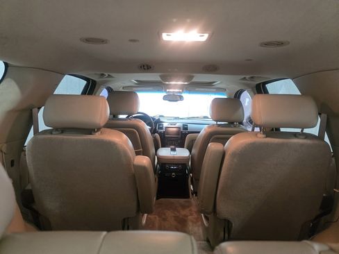 Used 2010 Cadillac Escalade Luxury image 23