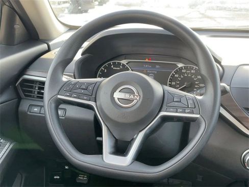 Used 2024 Nissan Altima 2.5 SV image 17