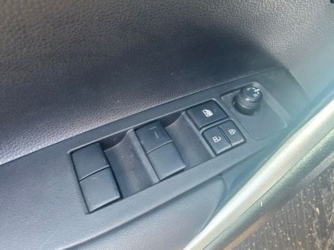 Used 2023 Toyota Corolla Cross LE FWD image 14