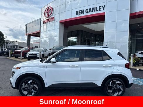 Used 2026 Hyundai Venue SEL FWD image 3
