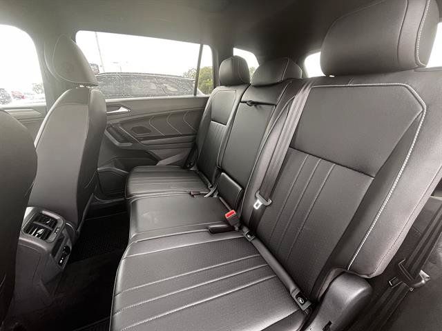 Used 2024 Volkswagen Tiguan SE R-Line FWD image 10