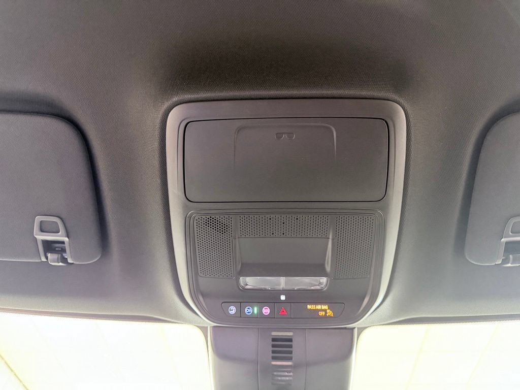 Used 2025 Chevrolet Traverse LT FWD image 60