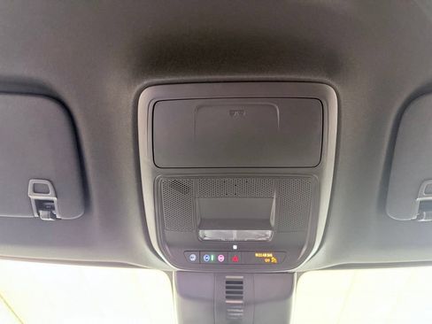 Used 2025 Chevrolet Traverse LT FWD image 60