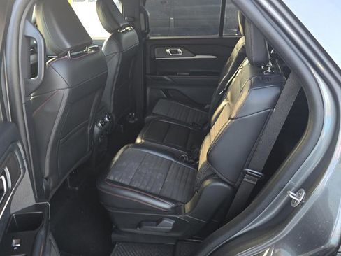 Used 2025 Ford Explorer ST-Line w/ ST-Line Street Pack image 11