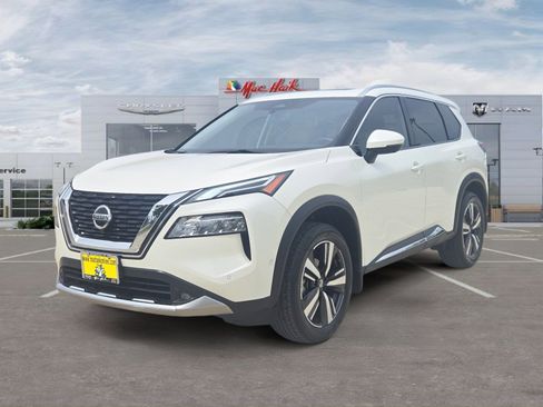 Used 2021 Nissan Rogue Platinum FWD image 1
