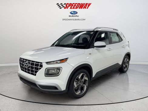 Used 2025 Hyundai Venue SEL FWD image 12