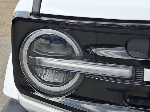 Used 2025 Ford Bronco Outer Banks AWD/4WD image 9