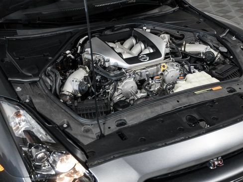 Used 2009 Nissan GT-R Premium image 14