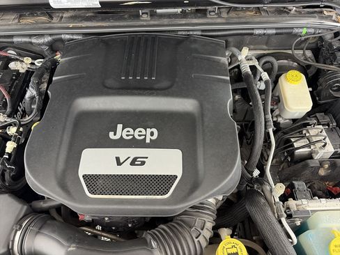 Used 2015 Jeep Wrangler Sport w/ Quick Order Package 24S AWD/4WD image 11