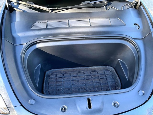 Used 2022 Tesla Model Y Long Range AWD/4WD image 32