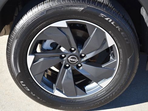 Used 2025 Nissan Rogue SV image 12